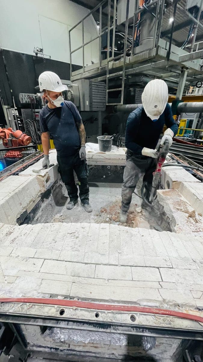 Obra refractaria con la planta en funcionamiento: la preparación