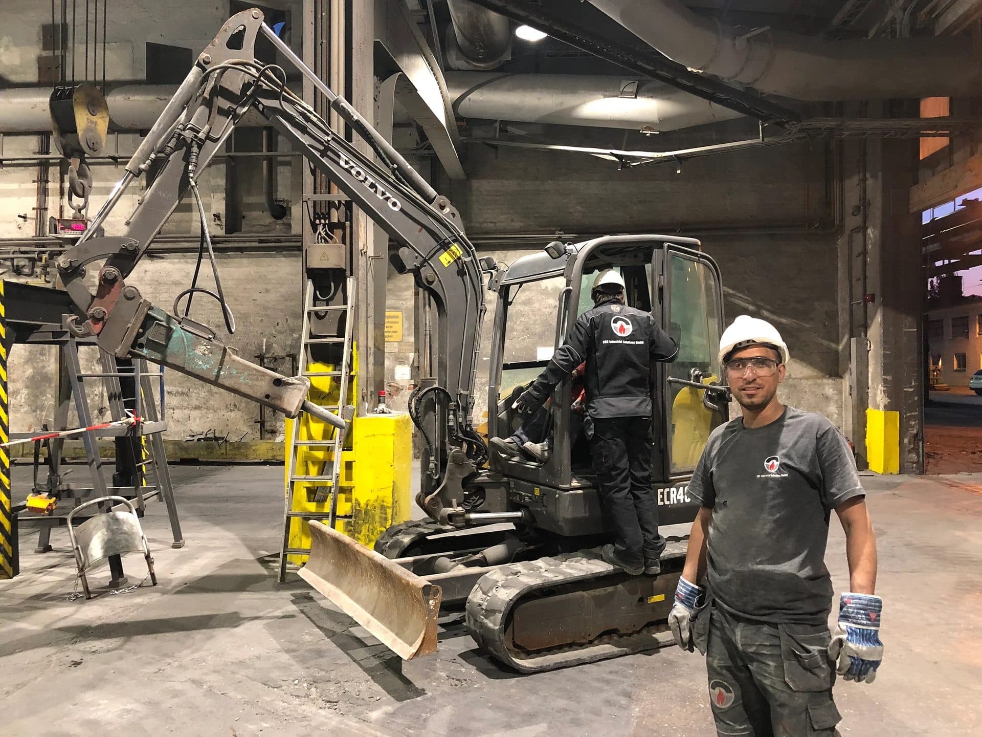 Mechanical demolition of an old lining