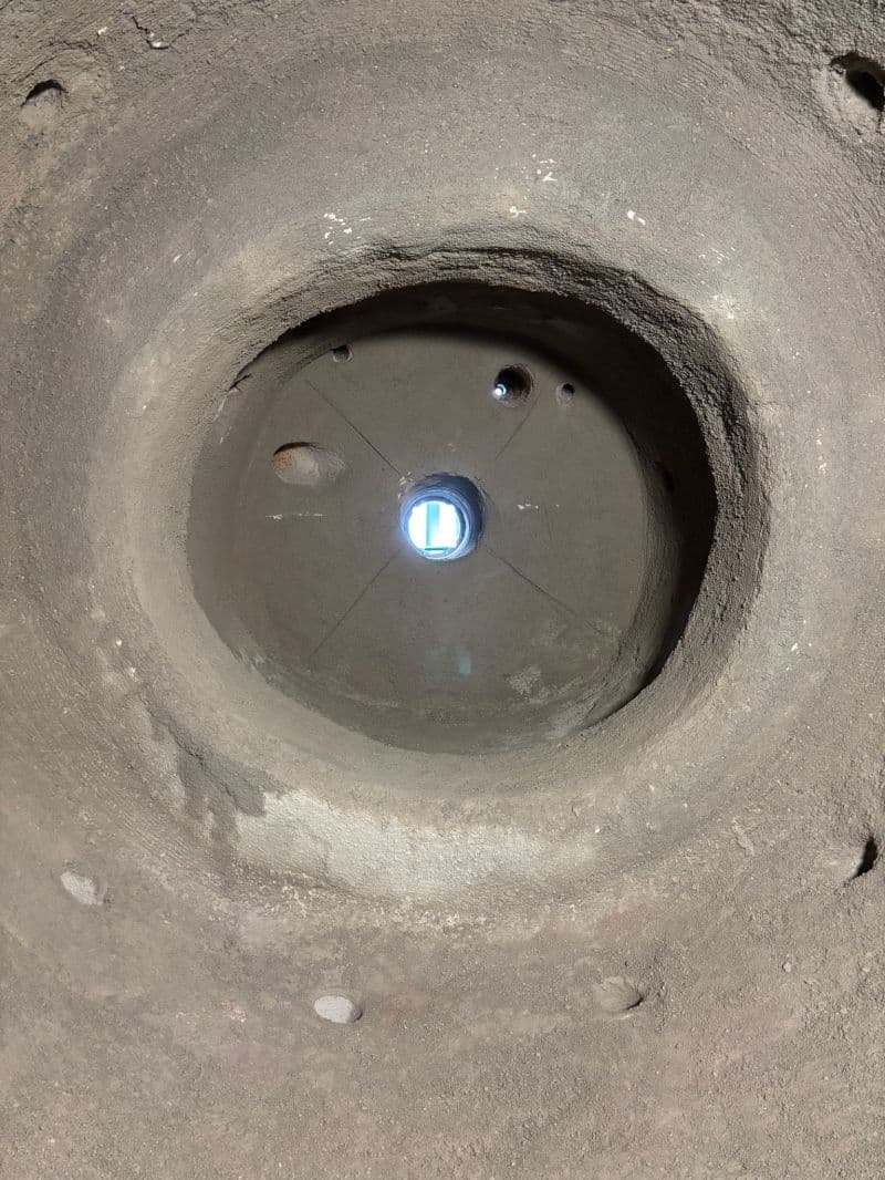 Detailní pohled na nové dilatační spáry s vláknitými rohožemi