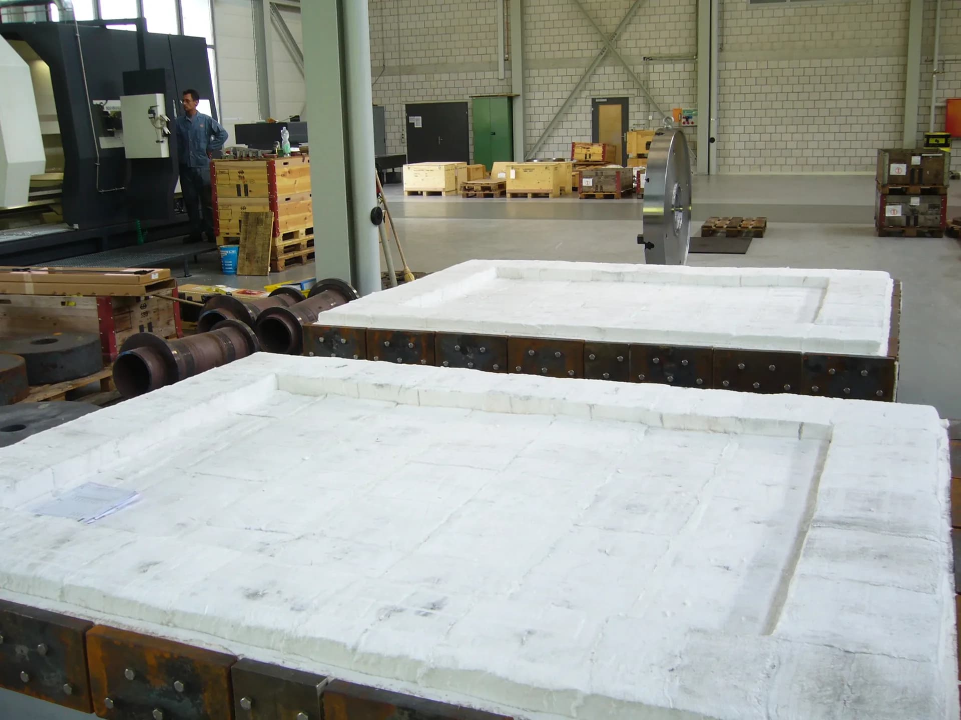 Furnace lid with ceramic fibre modules after repair